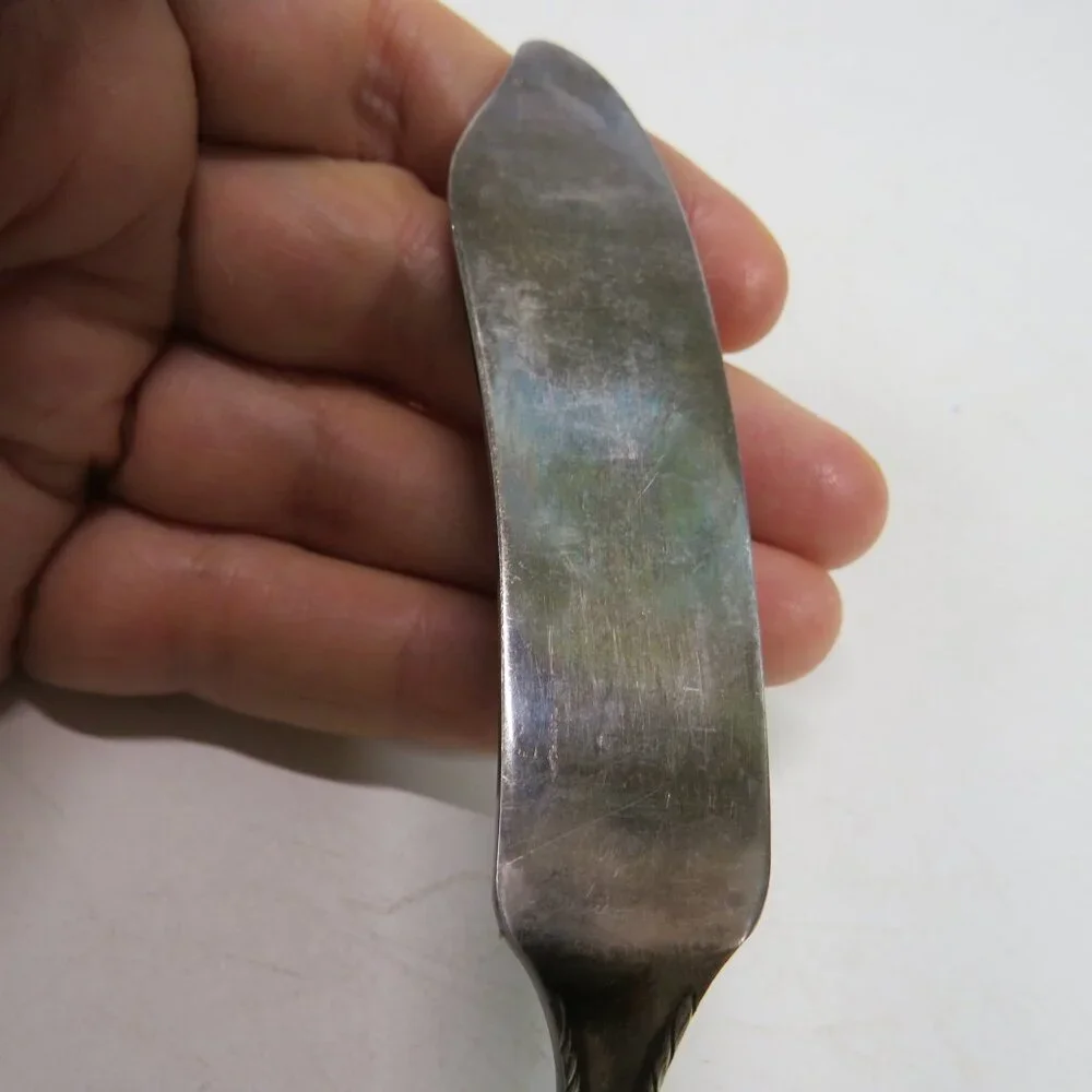 Grosvenor Butter Knife 1921 Oneida AA Silver Plated